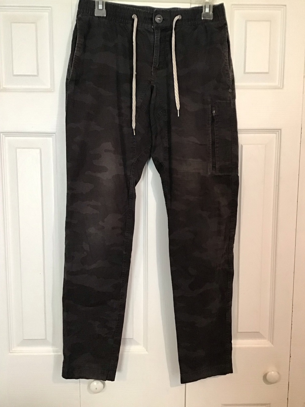 Vuori Camouflage pants Sz S -flaw, read description